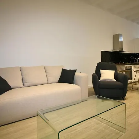 Stylish & New Poblenou With Jacuzzi, Sleeps 4, 2 דירה ברצלונה