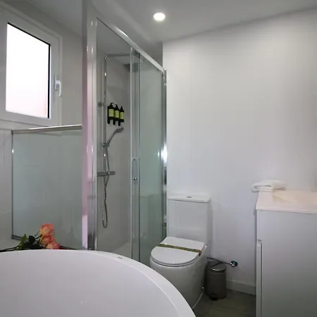 Stylish & New Poblenou With Jacuzzi, Sleeps 4, 2 דירה