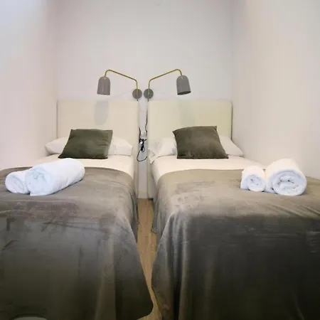 Stylish & New Poblenou With Jacuzzi, Sleeps 4, 2 *