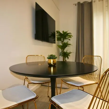 Stylish & New Poblenou With Jacuzzi, Sleeps 4, 2 *